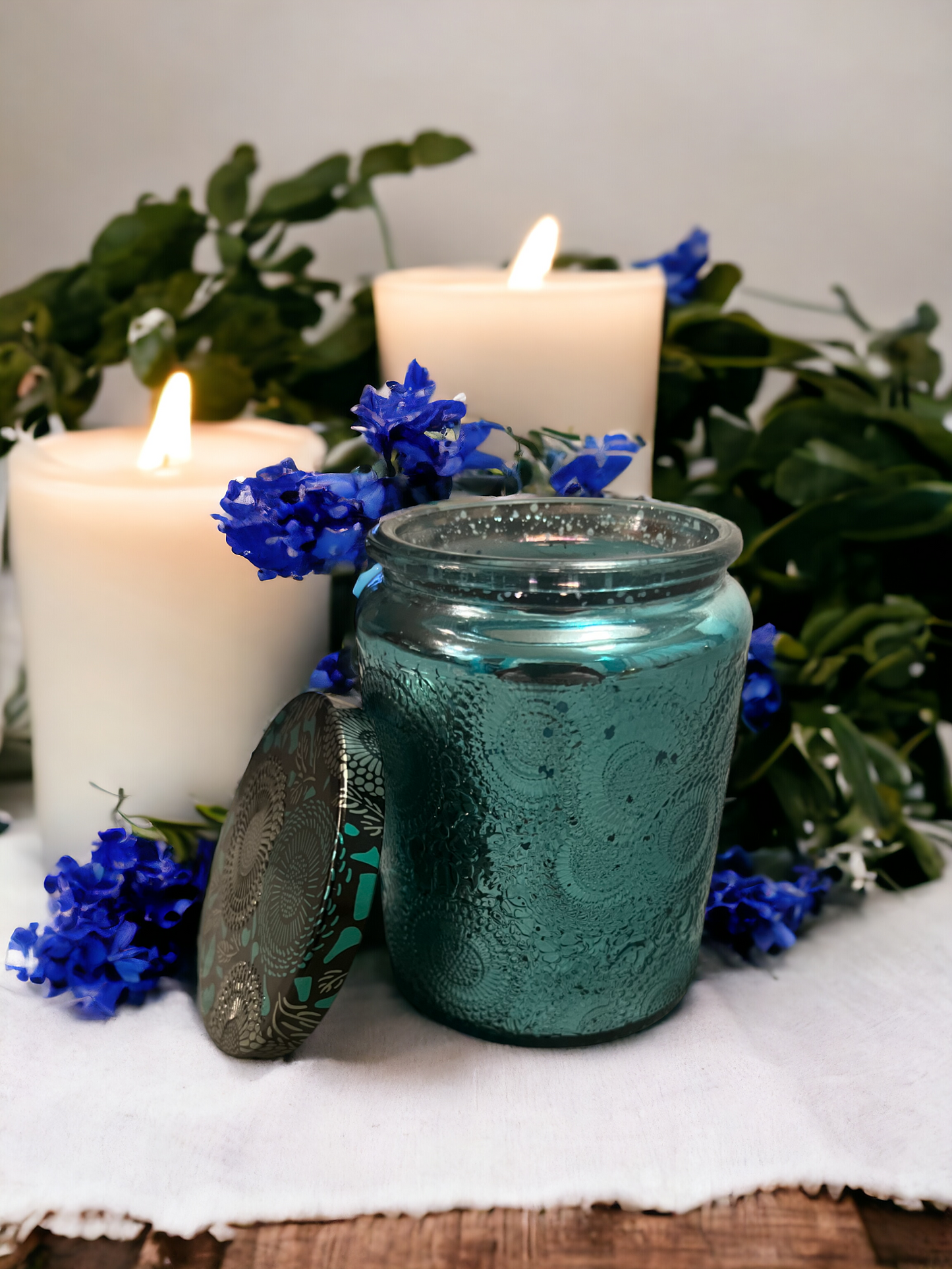 Black Currant and Jasmine Scented Glow Candle